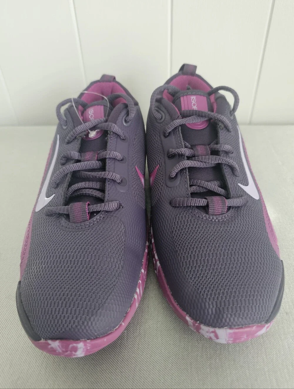 NWOB NIKE ISOfly GS Unisex Youth Basketball Shoes, Sneakers
